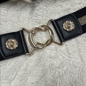 Fashionable Black with Metallic Gold Stripe  Stretchy Elastic Belt, LIKE NEW!